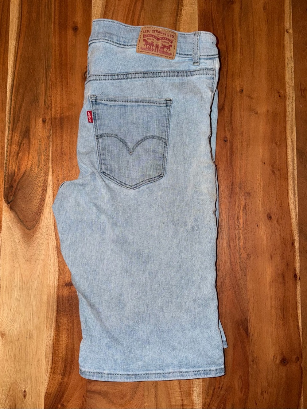 Levi's Bermuda Light Wash Women’s Jeans Size 31. #523